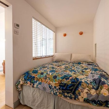 Lovely Self-Contained Basement Studio With Kitchen London Exterior photo