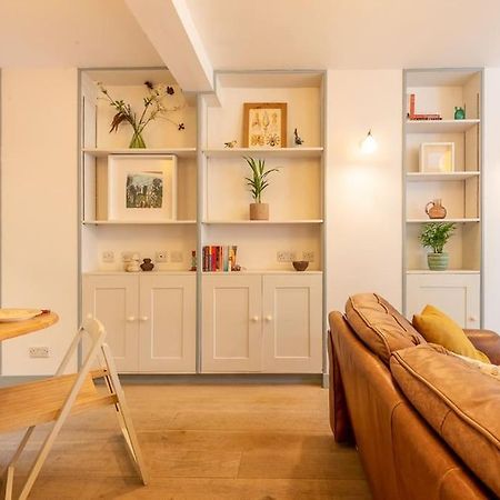 Lovely Self-Contained Basement Studio With Kitchen London Exterior photo