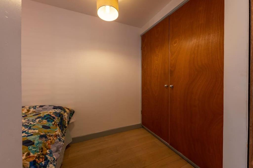 Lovely Self-Contained Basement Studio With Kitchen London Exterior photo