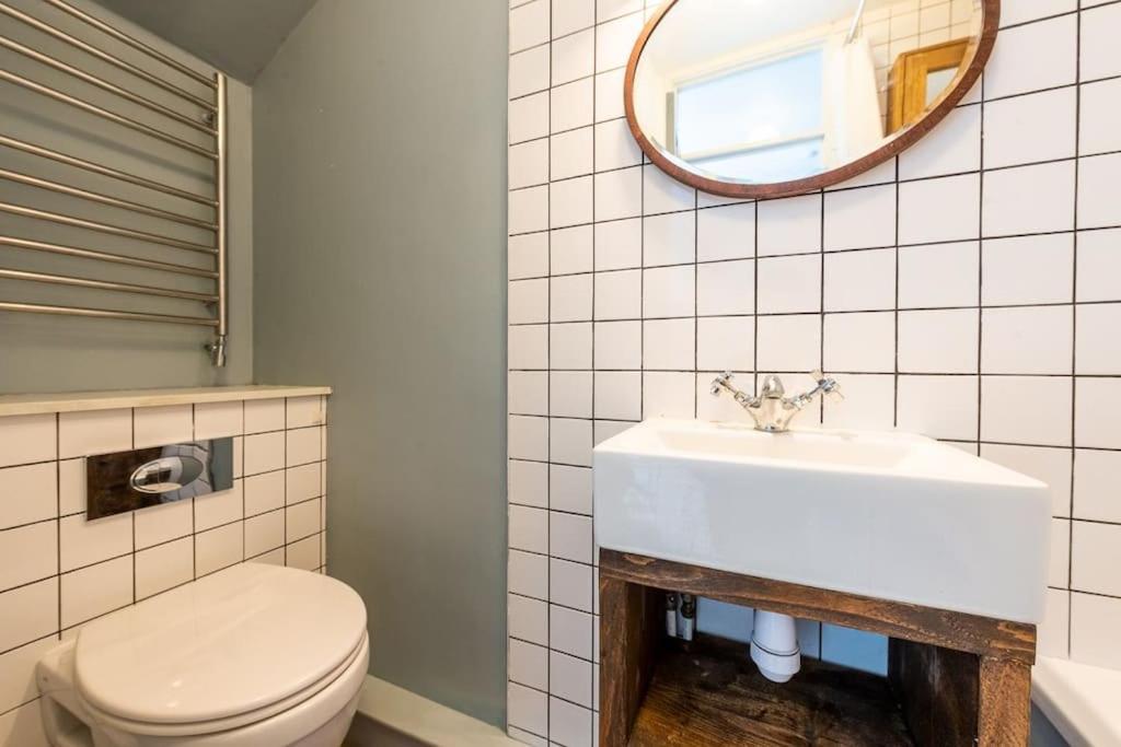 Lovely Self-Contained Basement Studio With Kitchen London Exterior photo