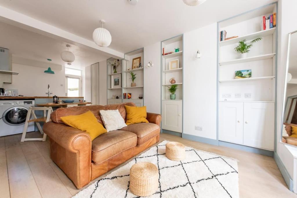 Lovely Self-Contained Basement Studio With Kitchen London Exterior photo